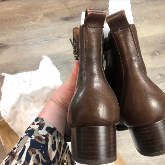 NWOT - BORN Landa Brown Leather Zip Ankle Bootie SIZE 7 - Picture 4 of 7